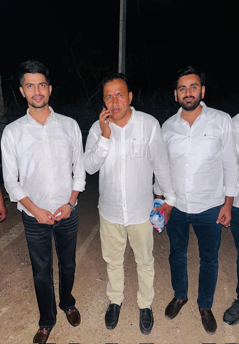 VimalAwana1's tweet photo. बाड़मेर जैसलमेर लोकसभा क्षेत्र से कांग्रेस उम्मीदवार श्री @UmmedaRamBaytu जी को भारी मतों से विजयी होने पर हार्दिक बधाई एवं शुभकामनाएं।
#NirmalChoudhary
@NirmlChoudhary https://t.co/TG5rRN8dot
