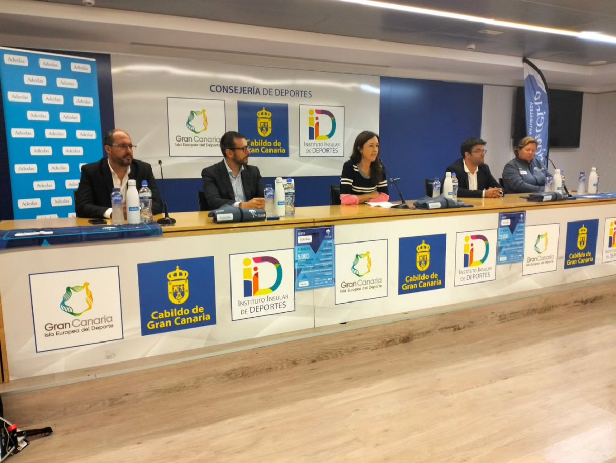 GranCanariaDep's tweet photo. #pádel Este martes se ha presentado la IV edición Open Adeslas de Pádel, que se celebrará del 10 al 16 de junio.
La directora gerente del #IIDGC, Leticia López, animó a los y las deportistas federados/as a participar en uno de los principales tornos de pádel de la isla. https://t.co/3xwn7M64lT