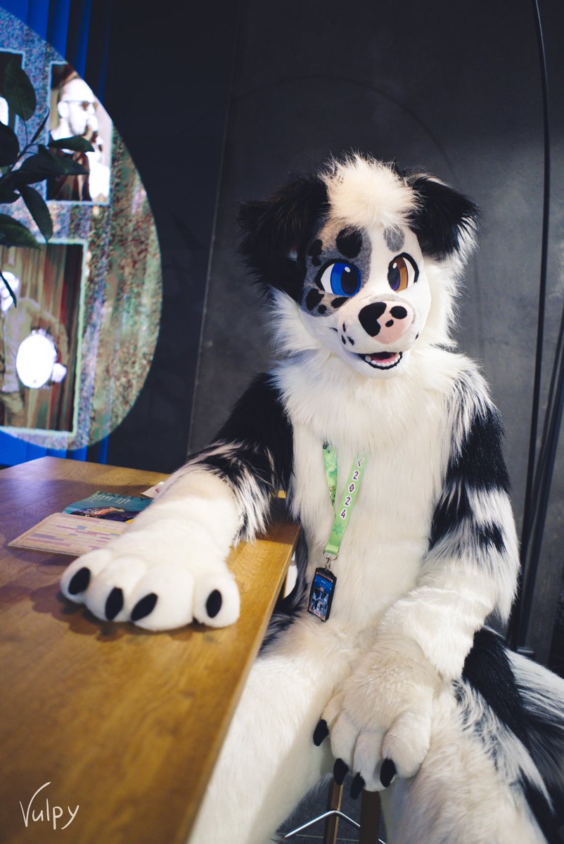 Shall we order a drink? 🍹

<a href="/BruceDoggo/">Bruce🍉🎾</a>