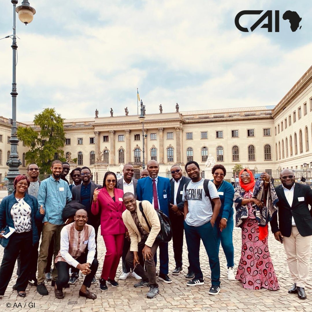 halloafrique's tweet photo. 18 journalistes &amp; factcheckers d'Afrique de l'Ouest sont en voyage en🇩🇪cette semaine à #Berlin &amp; #Bonn!
Au programme: échange de bonnes pratiques sur la #désinformation et la résilience des #médias.
Hier @GermanyDiplo &amp; auj. @mict_intl, @correctiv_org, @tazgezwitscher.
Viel Spaß! https://t.co/LQMXTFEMpW
