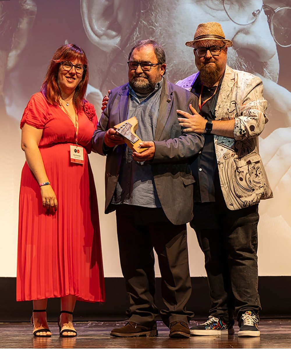 L'enhorabona a Jaume Cabré i a Antoni Verdaguer pel 🏆🏆 doble Premi Honorífic que els ha atorgat el #FICCAT2024

Aquest diumenge va tenir lloc la preestrena del documental 'Jaume Cabré, la música de les paraules', que esperem veure ben aviat. 

#cinemailiteratura <a href="/FICCAT/">Festival FIC-CAT</a>