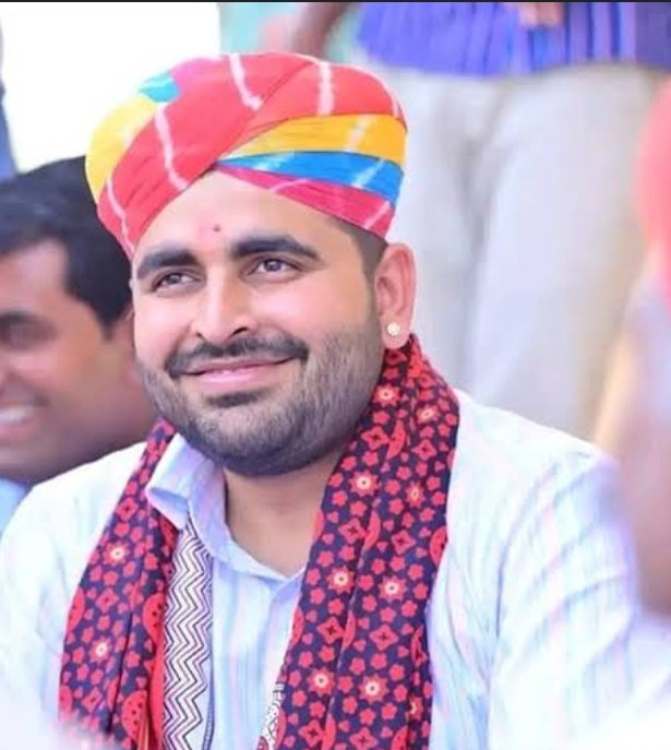 Pooja_jsr's tweet photo. तेरी जीत में भी तेरे साथ थी तेरी हार में तेरे साथ हूं  मारवाड़ की धरा पर शूरवीर जन्मे प्रधान इतिहास सघर्ष करने वालों का लिखा जाता हैं ।। रविंदर सिंह भाटी और उसके समर्थकों को घंटा फर्क नहीं पड़ता। इलाका तुम्हारा होगा लेकिन राजा रविंदर सिंह भाटी होगा।। तुम इलाका जीत कर भी राजा नही https://t.co/WMX0TKMeF8
