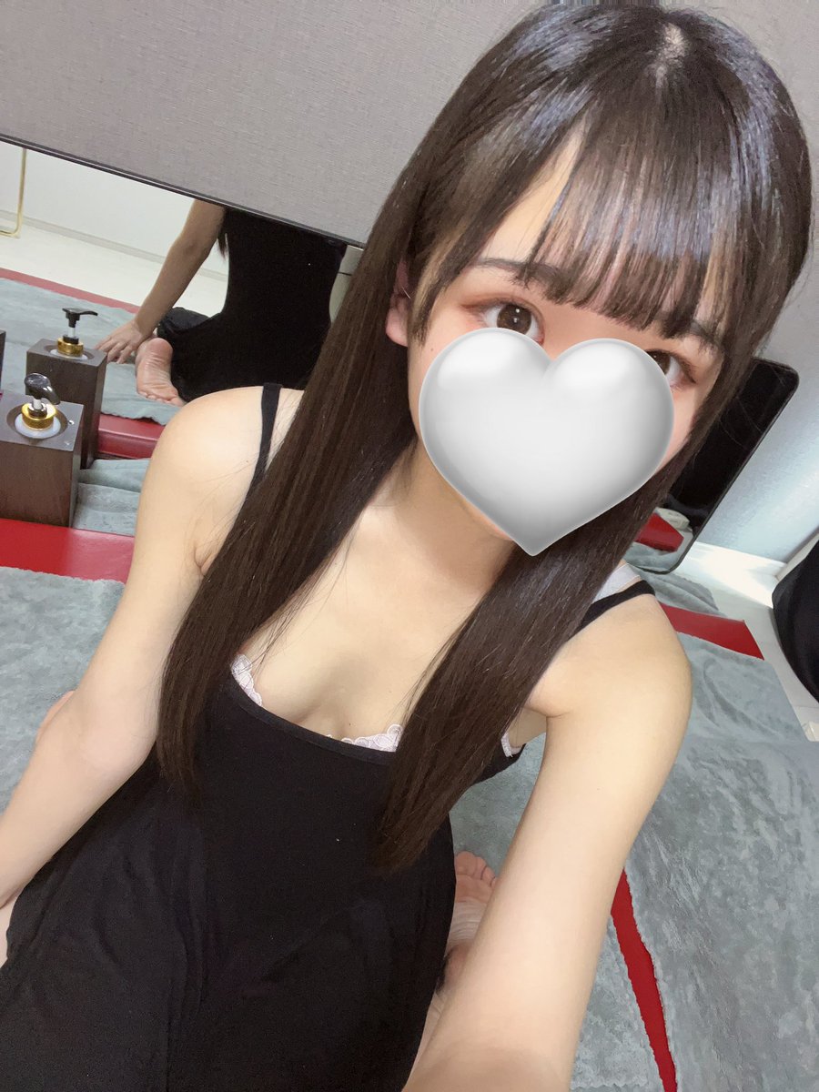loop_hina's tweet photo. 本日6/4急遽22-29で出勤します！🙇🏻‍♂️💘
予約🈳たくさんあるので会いに来て欲しいです！(´- -)ﾉ🤍🤍
 #メンエス  #メンズエステ #関内  #メンエスセラピスト https://t.co/TZcFBXL2Bs