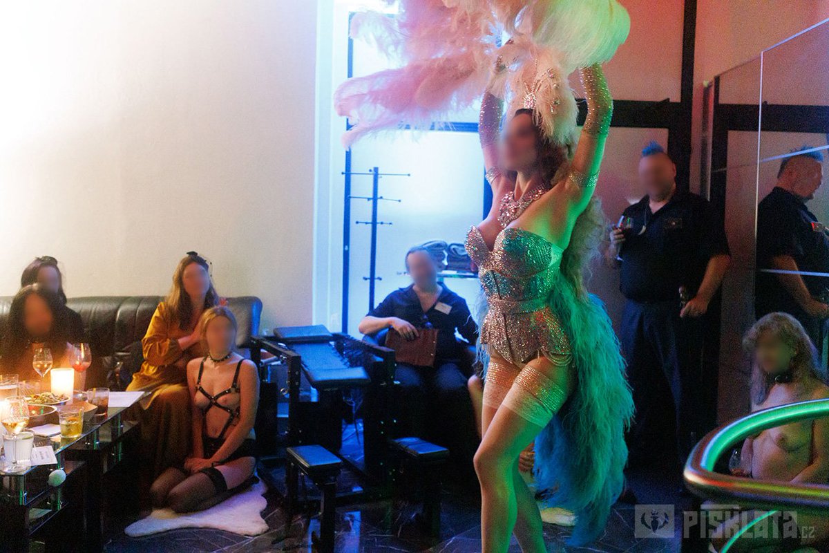 Přinášíme vám fotogalerii z akce Společnost lepších lidí: Dědic impéria a zároveň připomínáme, že dnes večer proběhnou v Praze Kecy v kleci.

(Zdá se, že díky odhlášeným lidem máme ještě pár míst, tak se určitě zkuste registrovat, pokud chcete dorazit.)

pisklata.cz/galerie-sll-de…