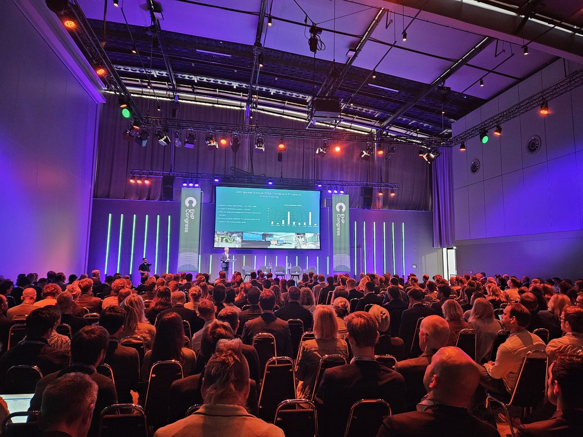 🍀 #Districtenergy's societal benefits are significant, but how to drive further consumer &amp; market uptake?

Great exchange w/ Rana Adib (<a href="/REN21/">REN21 - Renewables Now</a>) Cora van Nieuwenhuizen (<a href="/Energie_NL/">Energie-Nederland</a>), Anton Koller (@DanfossClimate) &amp; @rjkoppelaar, setting the scene for our  #EHPCongress24 !