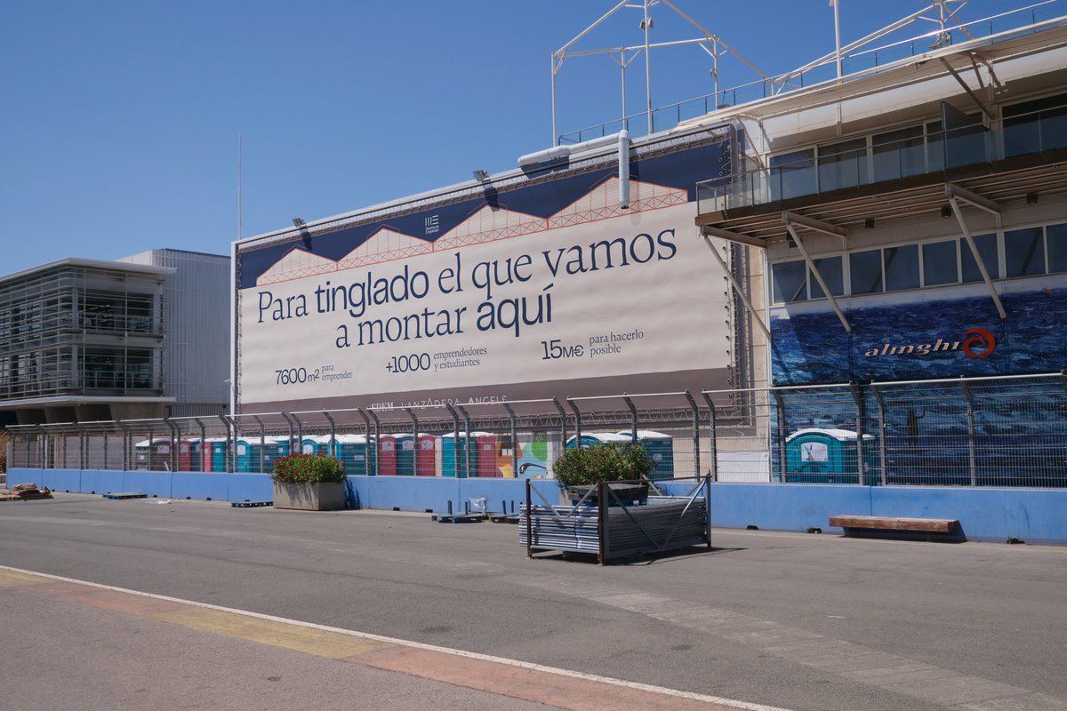 Por si no te habías enterado,duplicamos espacio pero bien cerquita, nos expandimos al Alinghi. 🙌

Spoiler ⚠ Esta lona no existe. No vengas a verla porque 
preferimos invertirlo en:

▶ 7.600m2 para emprender
▶ 1.000 emprendedores y estudiantes
▶ 15M€ para hacerlo posible