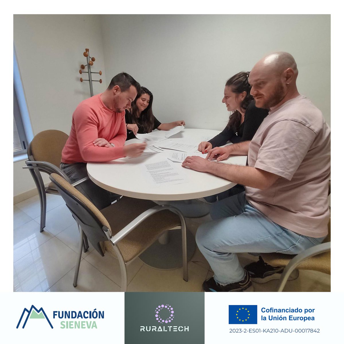 sieneva's tweet photo. Fundación Sieneva y su socio  Semper Avanti de Polonia han celebrado la primera reunión transnacional  del proyecto RuralTech 🤝. Ambas organizaciones  han repasado los módulos a incluir en la Guía RuralTech y han sentado  las bases para la elaboración del curso online 🖥. https://t.co/zsKkaoHjGG