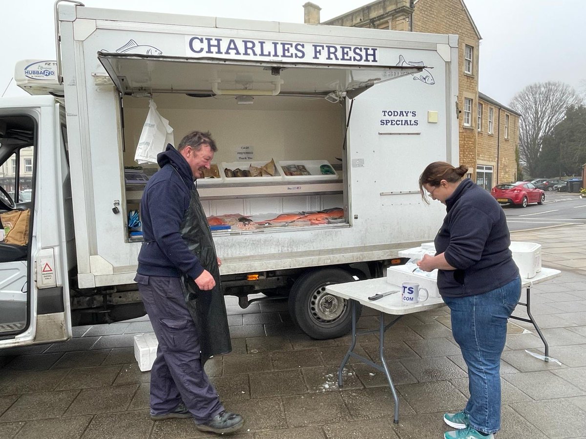MelkshamTC's tweet photo. Melksham Market Traders
In the Market Place today until 1pm
🍤Fresh fish- @charliesfreshfish
🥦Fresh fruit & veg- V & P Collins Farmshop
☕Fresh coffee- @rocandfloss
🍩Tasty baked treats- @theloafshackbakery
#freshfoodood
#buylocalsupportlocal
#markettrader https://t.co/PCKOcXuepU