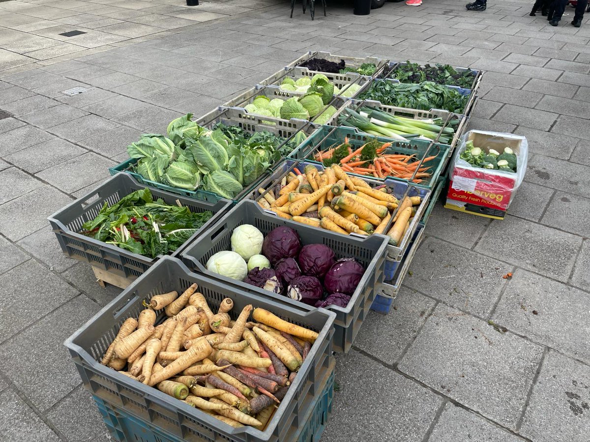 MelkshamTC's tweet photo. Melksham Market Traders
In the Market Place today until 1pm
🍤Fresh fish- @charliesfreshfish
🥦Fresh fruit & veg- V & P Collins Farmshop
☕Fresh coffee- @rocandfloss
🍩Tasty baked treats- @theloafshackbakery
#freshfoodood
#buylocalsupportlocal
#markettrader https://t.co/PCKOcXuepU