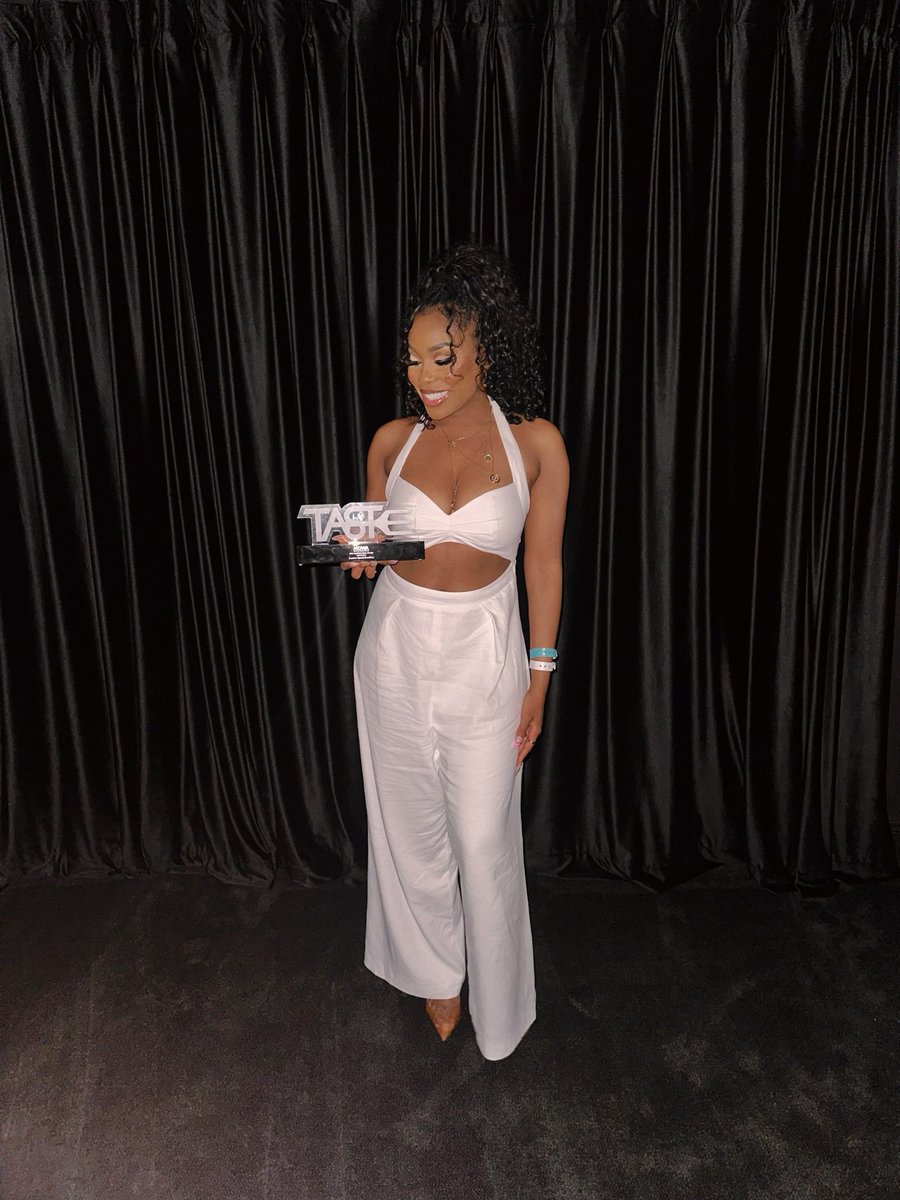 Need4LSpeed's tweet photo. Then I flew home and was a tastemaker honoree at the #TasteforChange event in Atlanta for the Meals on Wheels fundraiser! https://t.co/zIaobHmSb9