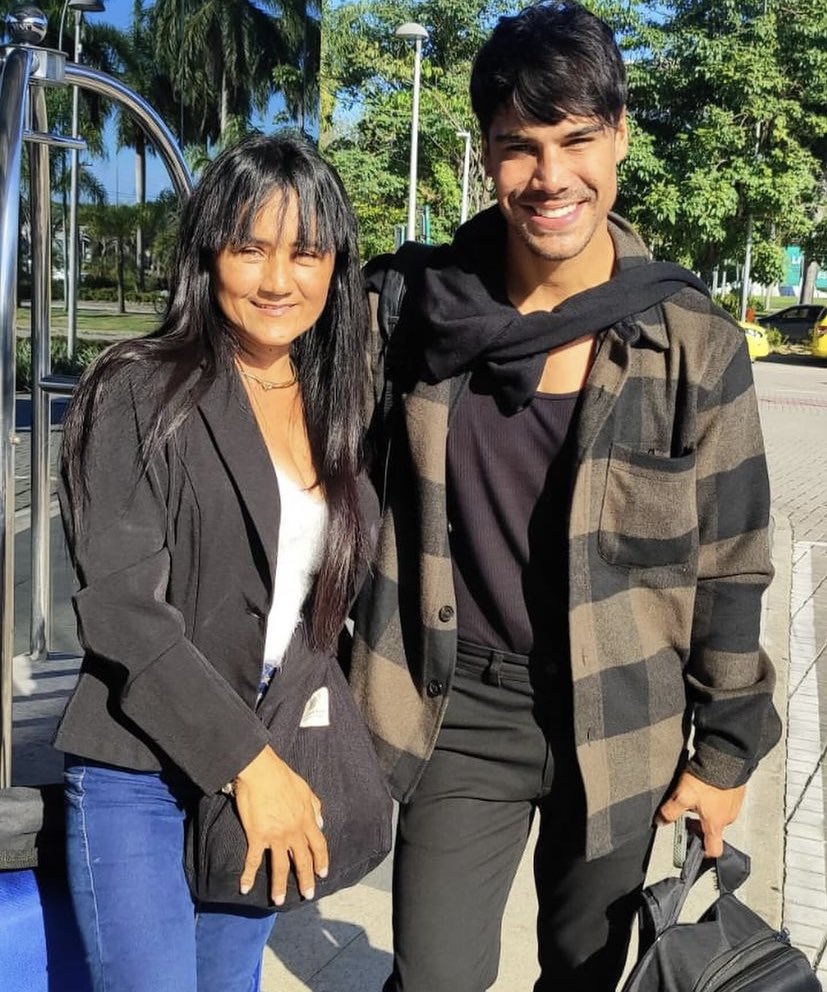 Micael com admiradora no RJ.