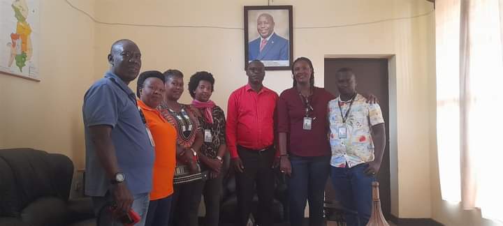 PSI_Burundi's tweet photo. PSI Burundi en partenariat avec @mspls via ses programmes @pnsr_Bdi  et #PNLS ont mené des activités @Gitega. La sensibilisation était centrée sur la #SSRAJ, le #PF, la lutte contre le VIH-IST et #GNDs.
La SSRAJ est l’affaire de tous : engageons-nous à nous protéger ! https://t.co/uXWLMAXv49