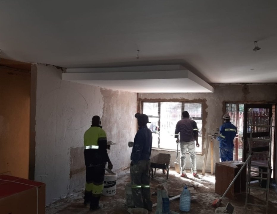 MK_TheMtungwa's tweet photo. #samething
#sameplace
#Same_company
@MkconstructionG dont hesitant to contact us for your house renovation. https://t.co/sosXew9C7t