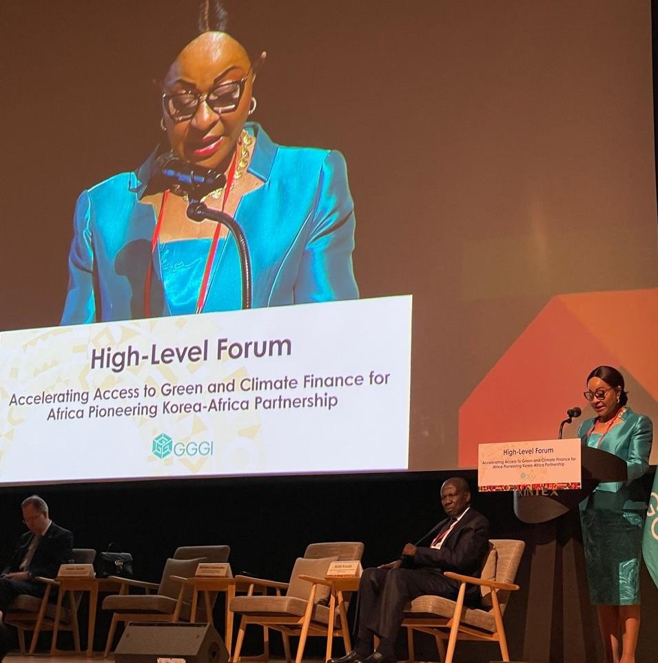 JosefaSacko's tweet photo. Honored to speak at the High-level Forum on Accelerating Access to #Green and #ClimateFinance for Africa at the Korea-Africa Summit at the #GGGI Side Event . We need to decisively address the issue of #climatefinance at next UN Climate Change Conference (@COP29_AZ) as we embark on this transformative journey towards sustainability and economic prosperity for our continent. 
I also commend the great partnership with the Republic of #Korea  and Korea’s commitment to act as a catalyst for sustainable growth and shared well-being on a global scale, with special attention to African regional needs.