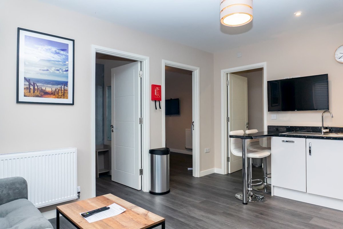 staylets1's tweet photo. Are you planning your business or #corporateaccommodation in #Surrey or #Cheltenham?
#StayLets offers loyalty rewards, direct booking perks, and #reducedrates for #extendedstays.
Contact us today for your ideal stay experience: https://t.co/beuoqljouI
#BusinessStays #FreeWiFi https://t.co/HqddTNpzpj