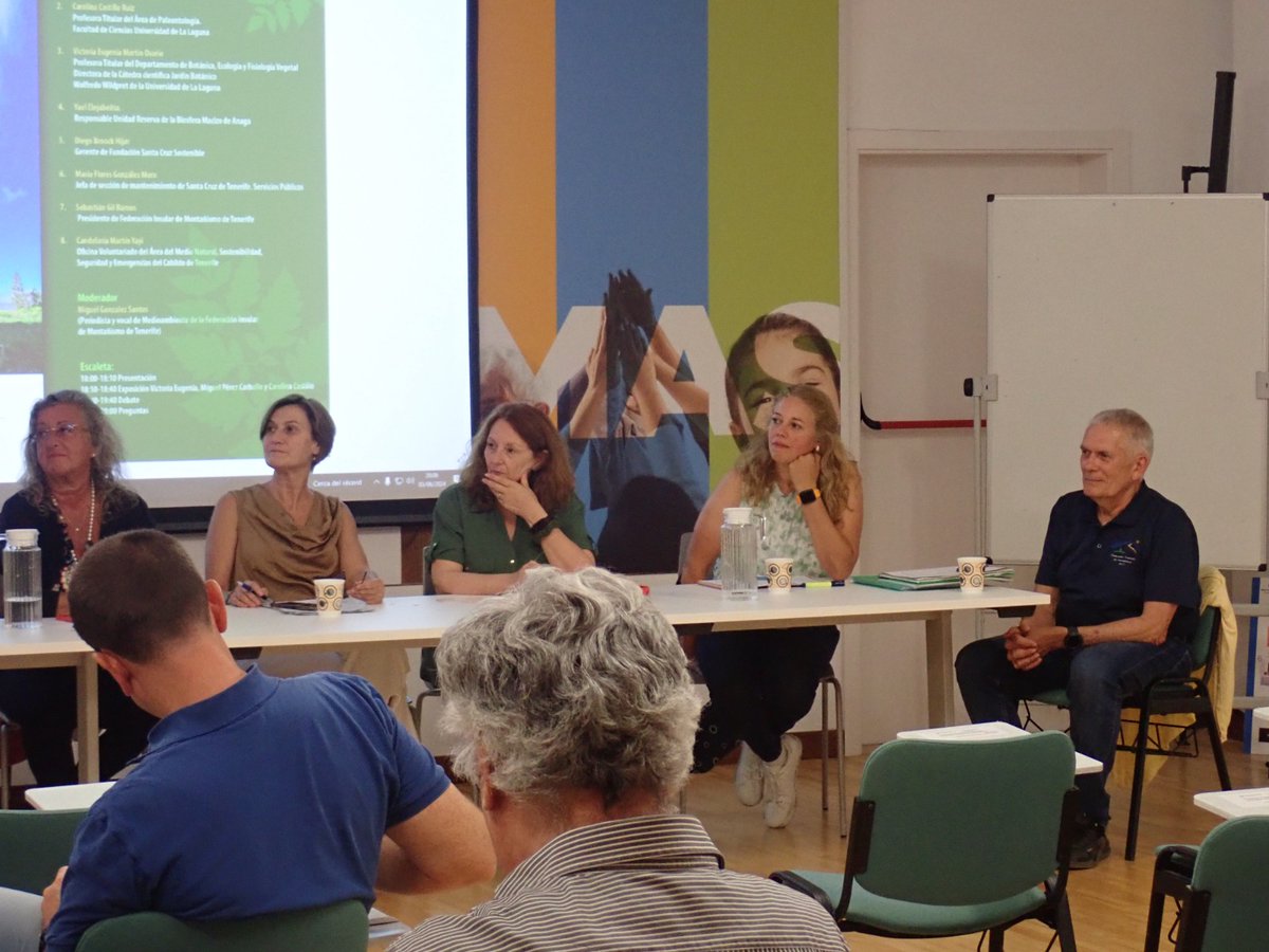 CanBioCanarias's tweet photo. 👩🔬Carolina Castillo, #BioTER, participó este lunes en la mesa de debate "Restauración Ambiental del Monte de Las Mesas" en el IMAS de Ofra dónde destacó la importancia de las #chuchangas en ecosistemas como este.
@FECYT_Ciencia @ULL @ULPGC @LP__Fundacion #gobiernodecanarias https://t.co/MaSypwHgZe