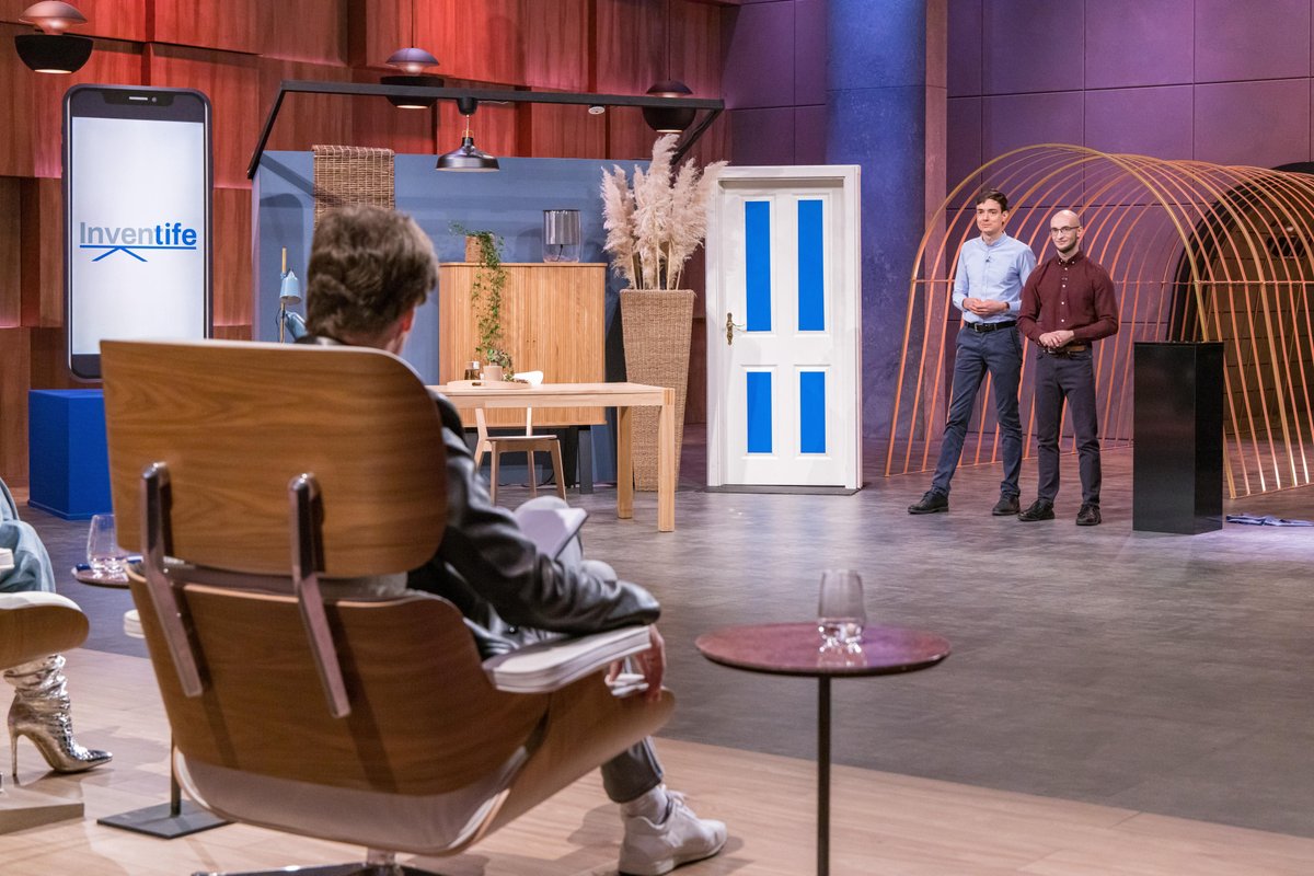 InventifeGmbH's tweet photo. Ihr habt es so gewollt!

Die beiden Inventife #Gründer Robin Göbel und Max-Felix Müller begeben sich in die Höhle der Löwen #DHDL

Und zwar nächsten Montag, am 10.6. um 20:15 Uhr auf VOX.

Foto: RTL / Bernd-Michael Maurer https://t.co/Xbq9L0NrOJ
