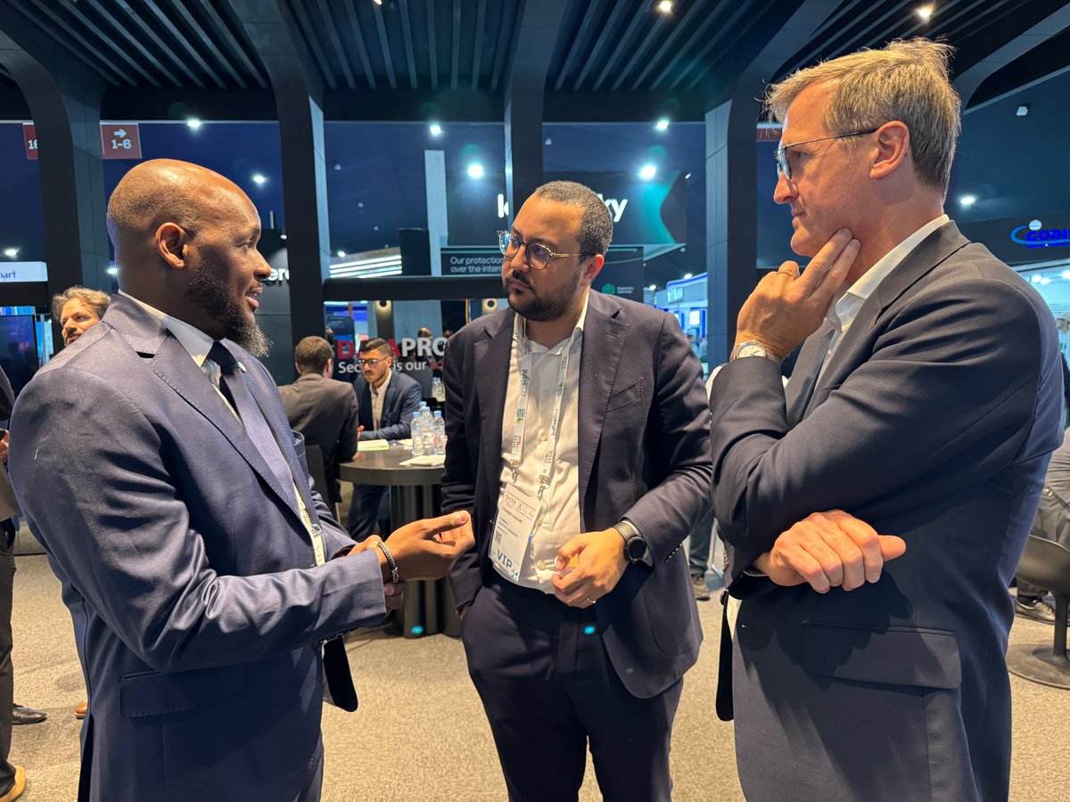 DidierSimba's tweet photo. 🌍✨ [RETOUR EN IMAGE] du @GITEXAfrica 2024 !

J’ai eu l’immense honneur de donner le discours d’ouverture sur la #cybersécurité lors du #GitexAfrica le 29 mai 2024 à #Marrakech au #Maroc 🔒💻

#Innovation #Collaboration #TechAfrica #DidierSIMBA #CESIA #DSTrust https://t.co/VufdIiyqQB