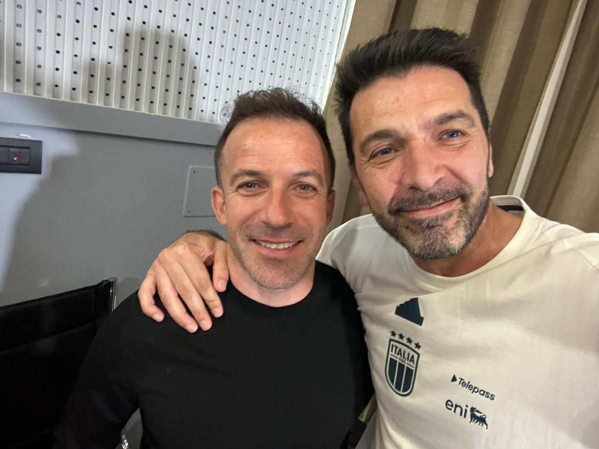 gianluigibuffon's tweet photo. Gli anni scorrono, ma il nostro legame non cambia. https://t.co/Dmo3A6dLc3