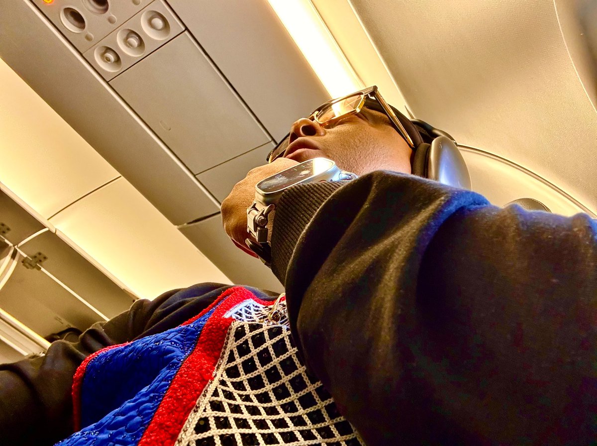 JunioRigolo's tweet photo. After Dr and NYC now it’s all about Fl 
riGoloMobile tour 🏙️ nou fenk komanse 

iMan JunioRigolo Le Divin Nè 🦁 🦅 🎙️ 🎥 

#riGoloMobile you call me 🤙 and I’m here
+1 954-243-9526 https://t.co/JxHeCwXXKw