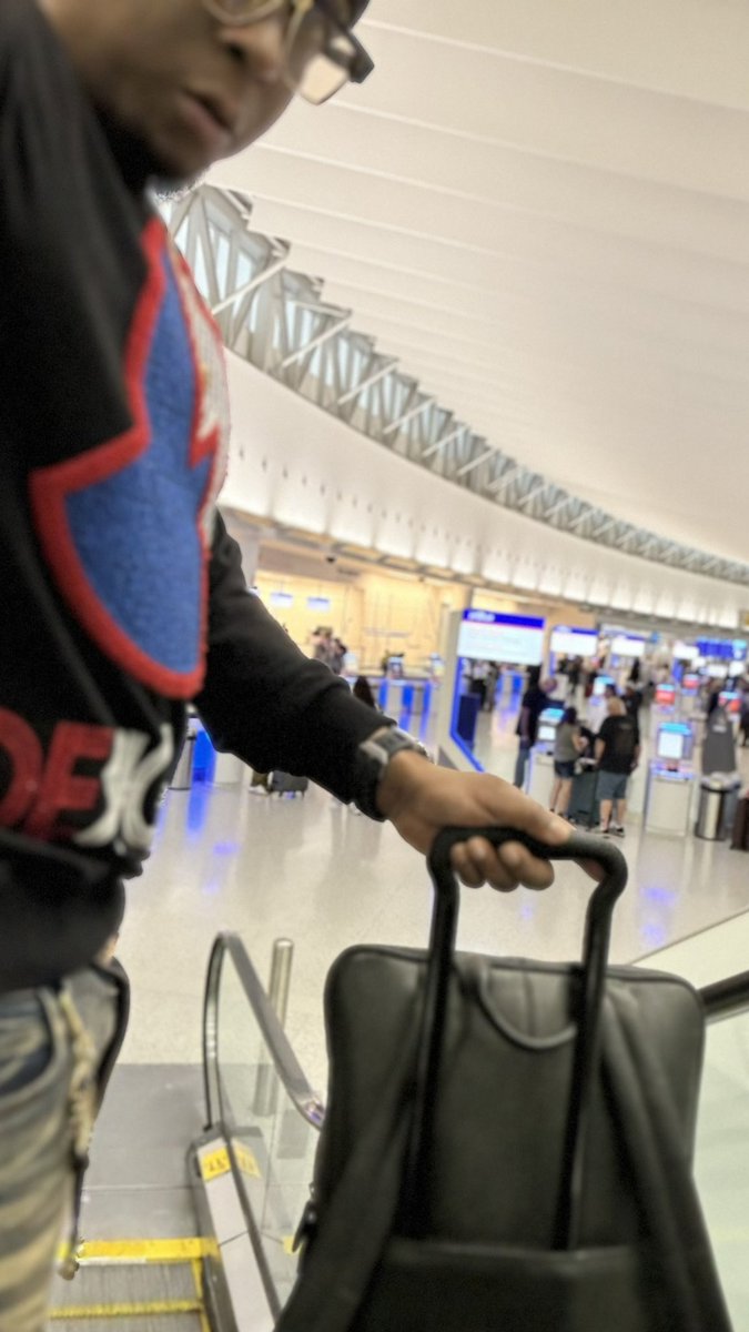 JunioRigolo's tweet photo. After Dr and NYC now it’s all about Fl 
riGoloMobile tour 🏙️ nou fenk komanse 

iMan JunioRigolo Le Divin Nè 🦁 🦅 🎙️ 🎥 

#riGoloMobile you call me 🤙 and I’m here
+1 954-243-9526 https://t.co/JxHeCwXXKw