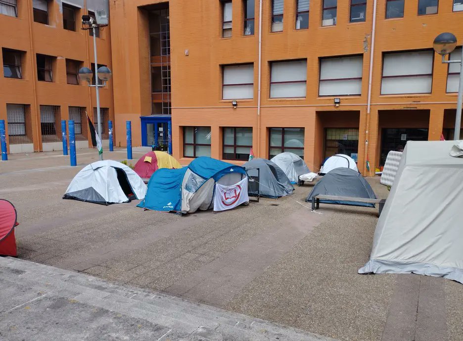 Arte y música se citan este miércoles en apoyo a los estudiantes de la <a href="/acampadaUC/">Acampada por Palestina UC</a> por Gaza
elfaradio.com/2024/06/04/art…
#Solidaridad #Gaza #Movimientos