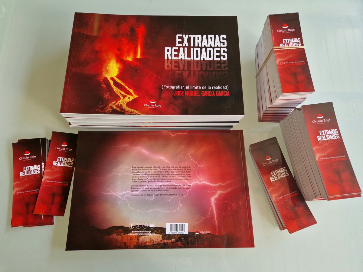 Han sido 3 años de espera. Casi 1 año y medio de batallas e inconvenientes. Un parto largo y complicado. Y un secreto que me ha costado mucho lograr guardarme hasta el final.
Porfin puedo anunciar, que mi 2° Libro es una realidad tangible.