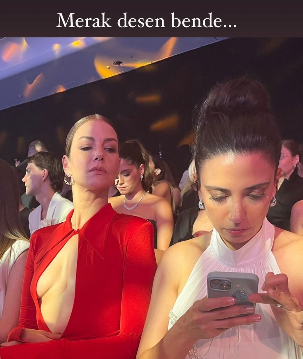 muge_dag70's tweet photo. Oyuncu Defne Kayalar’dan, Ceren Karakoç ve Selen Öztürk’le esprili paylaşımlar… #defnekayalar #ellestyle https://t.co/vJR6CslmQO