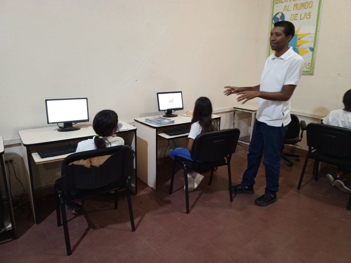 FUNDABIT_Rondon's tweet photo. #03Jun Incentivando la creatividad en estudiantes de 4to grado con LibreOffice Draw 🎨🖌️

#SanciónCero
#GuáricoProduce
#SomosFundabit
@NicolasMaduro
@MPPEDUCACION
@Mincyt_VE
@_LaAvanzadora
@EliasEducacion
@CanaimaGNULinux
@CNTI_VE @CDCEGuarico https://t.co/4fVz5WX3LW