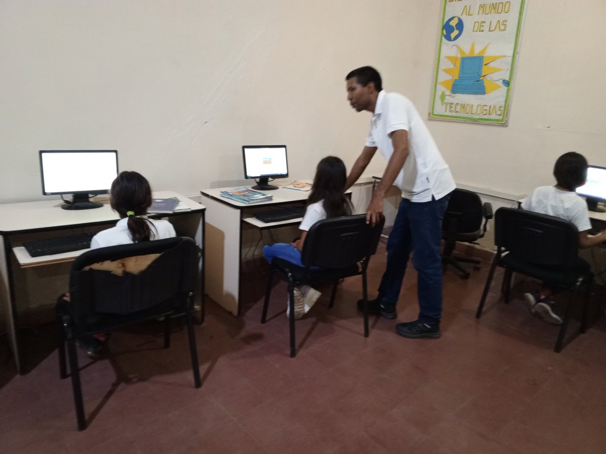 FUNDABIT_Rondon's tweet photo. #03Jun Incentivando la creatividad en estudiantes de 4to grado con LibreOffice Draw 🎨🖌️

#SanciónCero
#GuáricoProduce
#SomosFundabit
@NicolasMaduro
@MPPEDUCACION
@Mincyt_VE
@_LaAvanzadora
@EliasEducacion
@CanaimaGNULinux
@CNTI_VE @CDCEGuarico https://t.co/4fVz5WX3LW