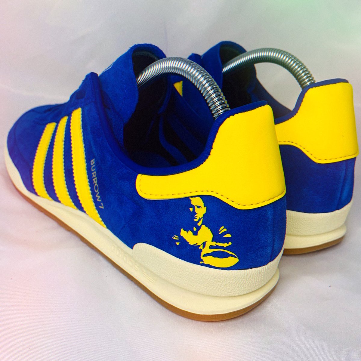 customkickshull's tweet photo. RIP ROB BURROW 💙💛
•
Saddened to hear of the passing of Rob Burrow. An influential figure in every way possible. A true hero. RIP, your legend will live on.
•
#robburrow #RB7 #mnda #mndawareness #mnd #leeds #leedsrhinos #rugbyleague #rugby #alaw #legend https://t.co/HkSit1tY2w