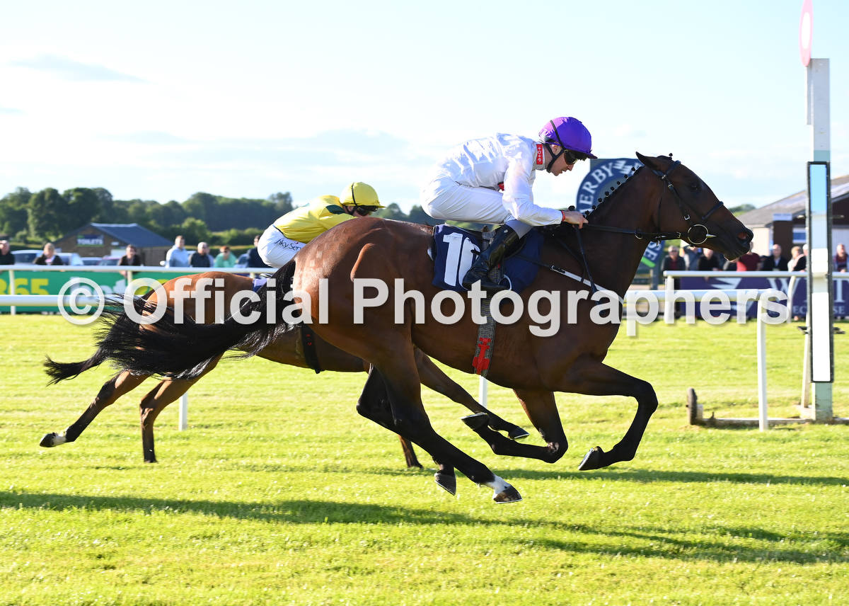offphoto's tweet photo. A Fantastic 4 timer for jockey @OrrOisin and trainer @RichardFahey @WetherbyRaces last night 3rd June. for owners Lady Halifax, @CoolSilkRacing, P D Smith Holdings &amp; Robin Oliver. Check out all the official photographs at https://t.co/biTIaXKtBK https://t.co/XLiJKZo82e