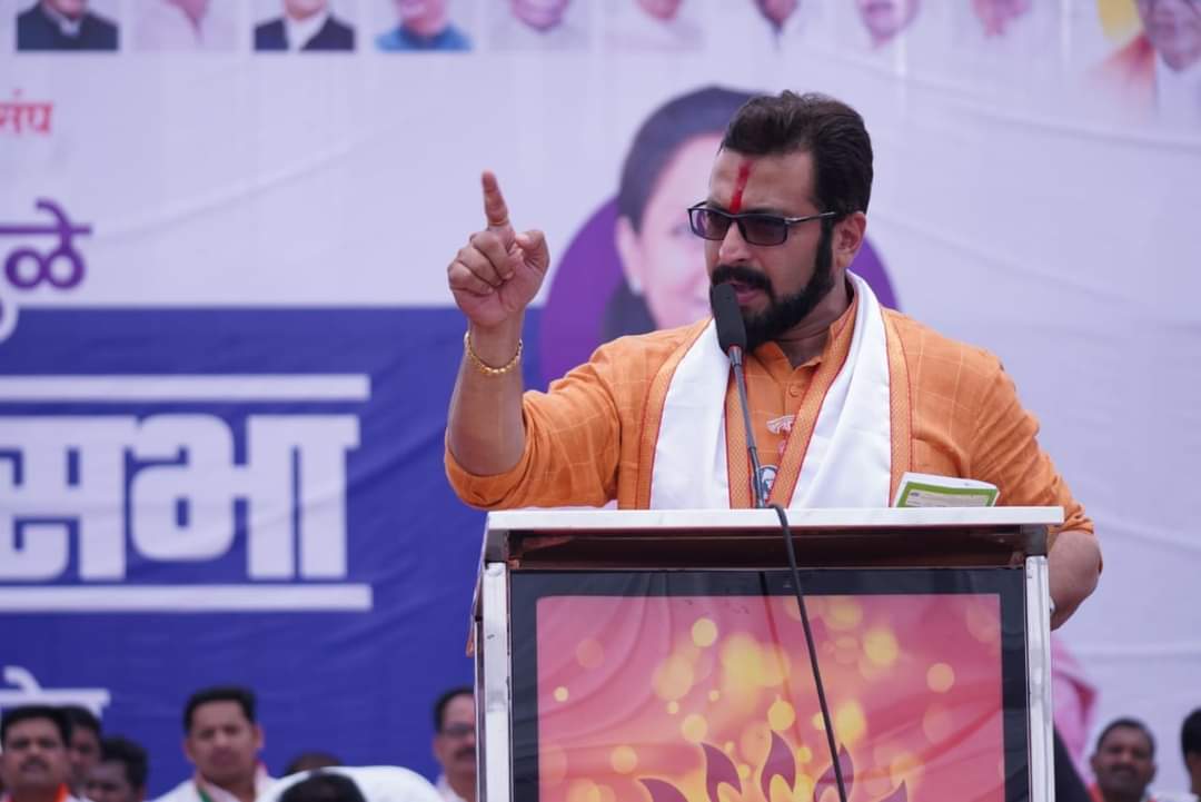 छत्रपती शिवरायांच्या जन्मभूमीत निष्ठा आणि स्वाभिमानाचा झेंडा 🚩 फडकला!

शिरुरच्या स्वाभिमानी जनतेने दिलं #यावेळी_कसा_निवडून_येतो? याचं उत्तर!

डॉ. अमोल कोल्हे यांचा दणदणीत विजय!✌️
मनःपूर्वक अभिनंदन!

#मविआ 
<a href="/kolhe_amol/">Dr.Amol Kolhe</a> 
#तुतारी
#LoksabhaElection2024 #ElectionsResults