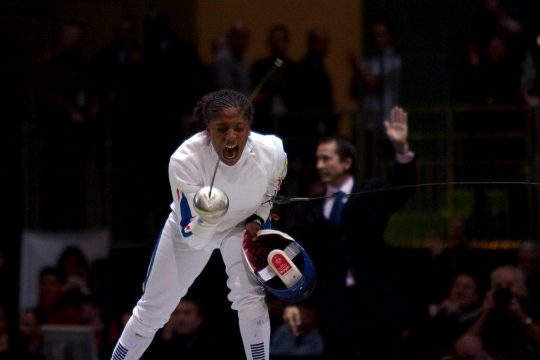 [Demain à la Bpi🤺] Venez rencontrer @MaureenNisima spécialiste de l’épée 4fois quadruple championne du monde et 2x médaillée de bronze aux JO d’Athènes. Animé par Yasmina Benbekaï, journaliste & maîtresse de conférence à @UnivParis8 agenda.bpi.fr/evenement/les-…