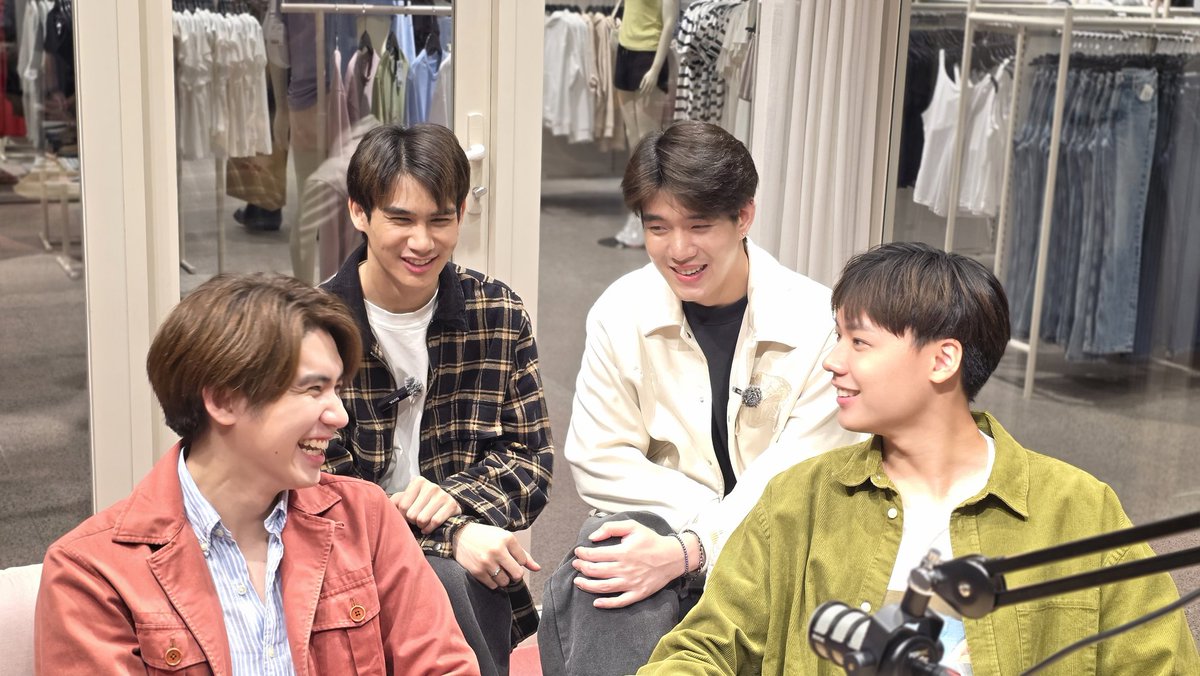 dj_maymey's tweet photo. หนุ่ม ๆ สดใสมาก เสียดายมาไม่ครบ 5 คน ^-^ 

#EVENINGSUNDAY 
#ESD_ใครสอน
#MchoiceMusic https://t.co/YqjWncROOJ