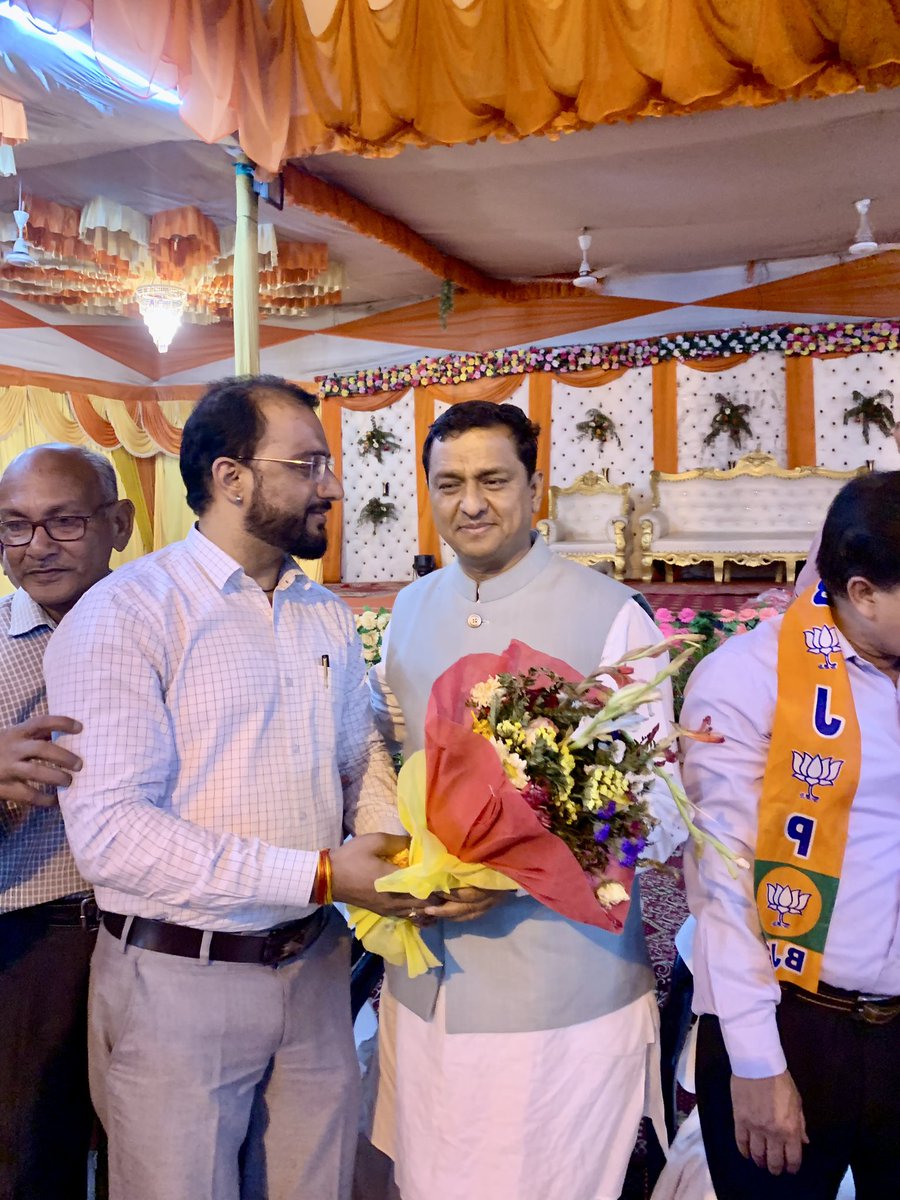anugrah_mishra9's tweet photo. गढ़वाल लोकसभा सीट से आदरणीय श्री अनिल बलूनी जी को भारी मतों से विजयी होने पर बहुत-बहुत बधाई एवं शुभकामनाएं।
@anil_baluni 

#gadhwal #LokSabhaElection2024 #uttrakhand https://t.co/rFBFHcmSgK