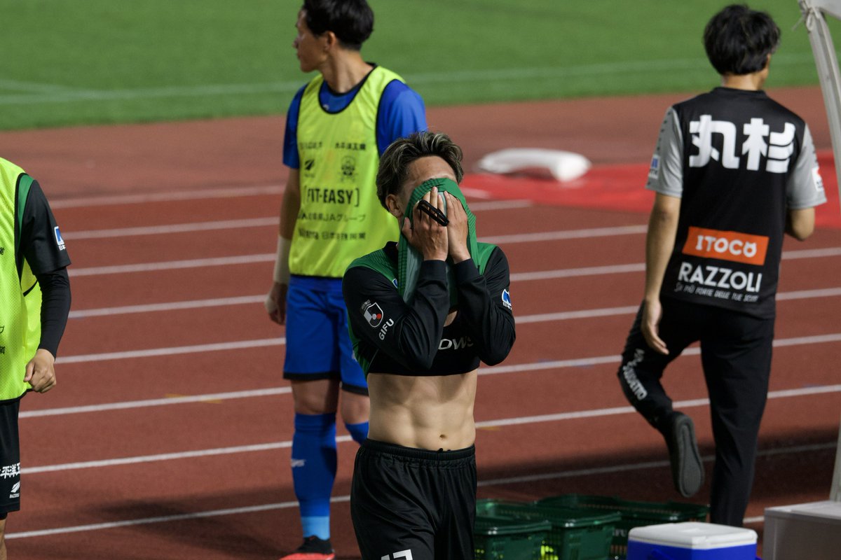 2024.6.2
FC岐阜🆚琉球

上野輝人選手の写真は毎回同じ構図の写真になってしまう😅

3枚目写真は田口裕也選手の腹筋です
鍛えあげられた腹筋が素晴らしい

#FC岐阜
#上野輝人
#田口裕也
#腹筋