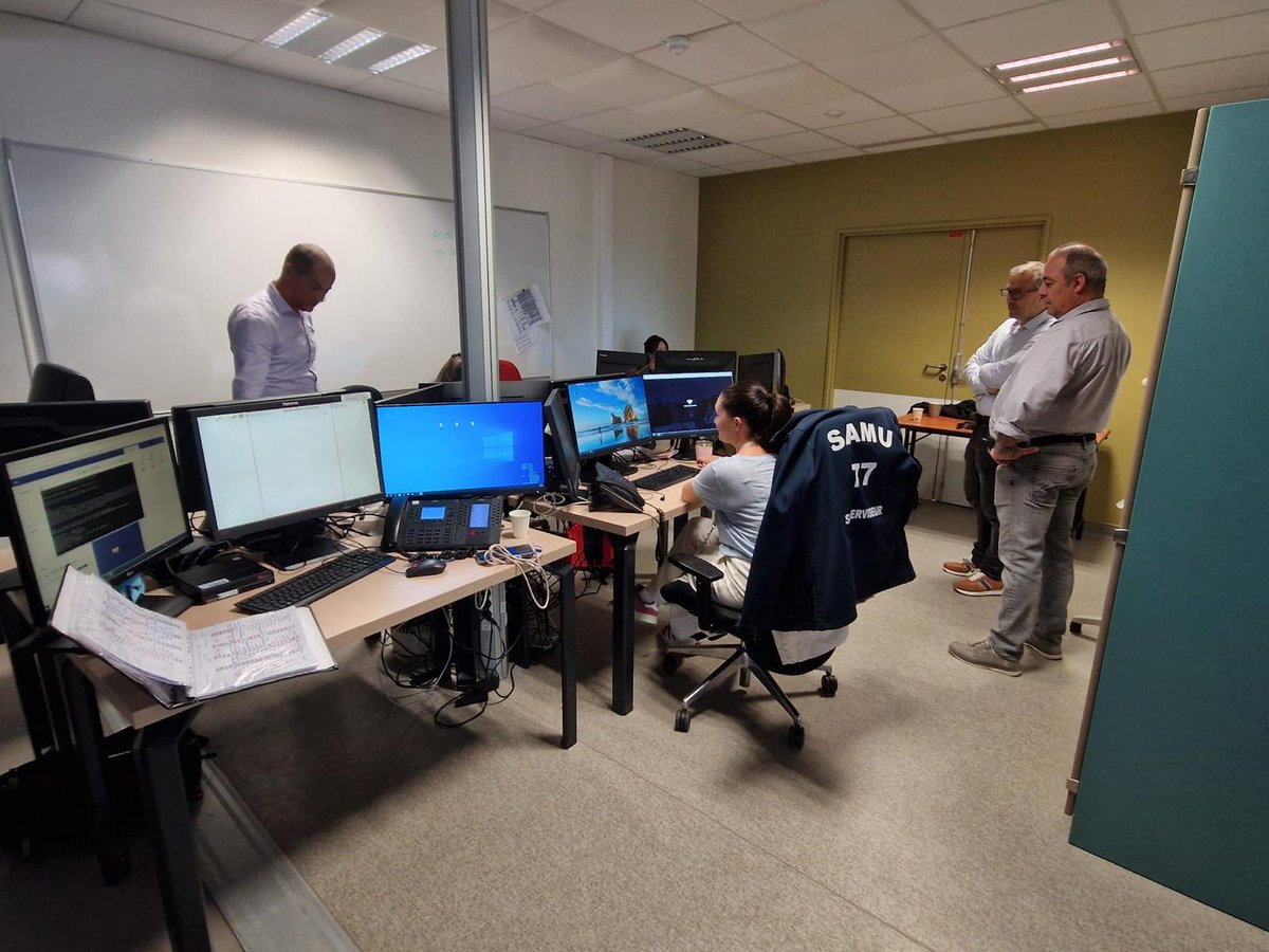 Sdis77's tweet photo. [#NexSIS] 🚨 Depuis plusieurs mois, le #SAMU77 et le #Sdis77 travaillent de concert pour paramétrer la correspondance entre le logiciel de régulation médical "SCRIPTAL" et le système d’information opérationnel @NexSIS18_112 🤝 L’objectif de cette interconnexion est de répondre à l’obligation règlementaire de la circulaire du 12/12/94 mais aussi de gagner du temps dans l’engagement des secours et l’échange d’informations 🚒