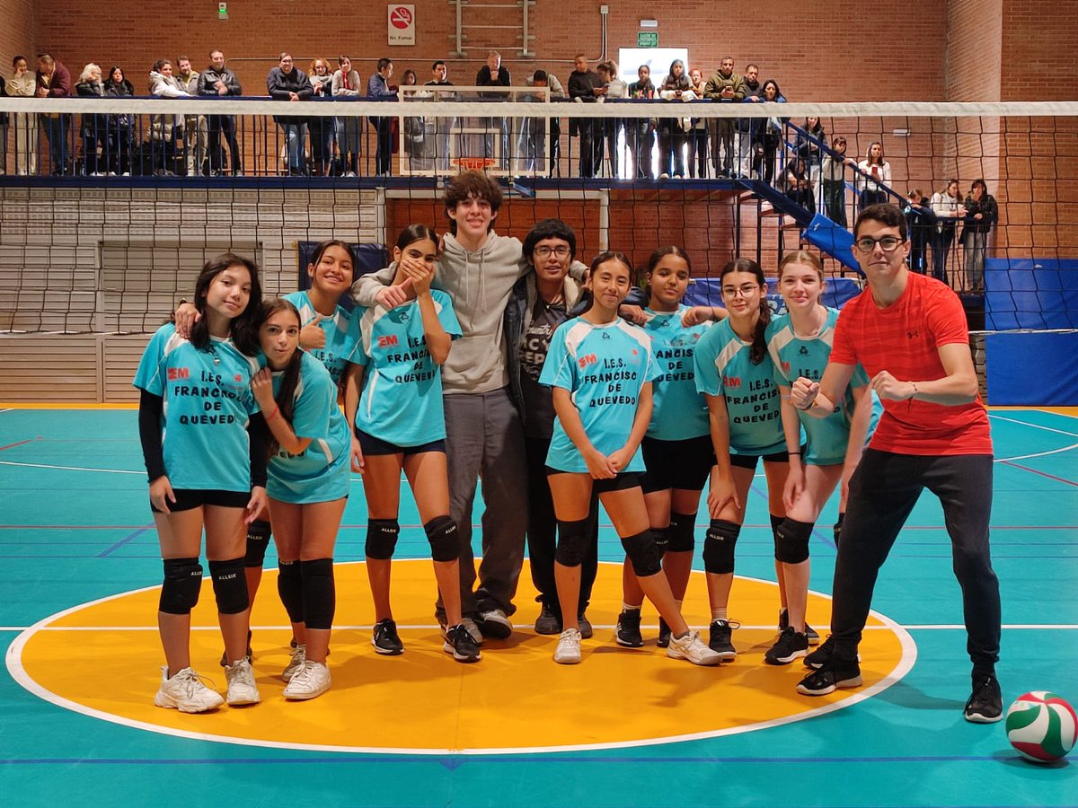 iesquevedo's tweet photo. El pasado sábado, el equipo de Voleibol disputó la final de la Copa Primavera, obteniendo el 2° puesto, tras un partido muy intenso.
El sábado 8, recibirán las medallas conseguidas: 3° puesto en los Juegos Municipales y 2° puesto en la Copa Primavera ¡Enhorabuena chicas! #IPAFD https://t.co/NnmUlH6Qwc