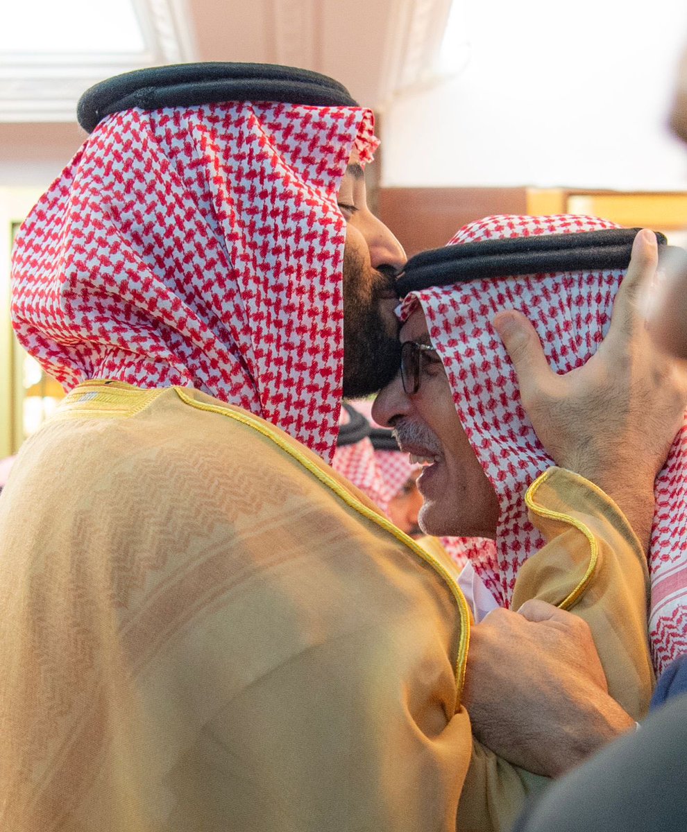 Badermasaker's tweet photo. معنى التقدير.. لقامة الأدب والشعر السعودي الأمير #بدر_بن_عبدالمحسن والذي يتجسّد بعد توجيه مولاي #خادم_الحرمين_الشريفين بناء على ما رفعه سمو سيدي #ولي_العهد  بتسمية أحد طرق مدينة الرياض باسم الأمير بدر رحمه الله. https://t.co/pXJoa5tfBS