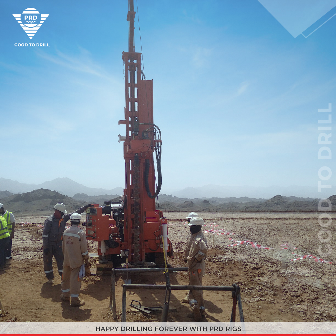 Paran_TT's tweet photo. Witness the PRD CORE 750 in action! With its 750-meter drilling capacity and versatility in handling various drill sizes, it's no wonder miners prefer this surface core drilling rig. Experience efficiency and precision like never before.
.
.
.
.
#prd #prdrigs #diamondcore #mining https://t.co/cnz17WpTMh