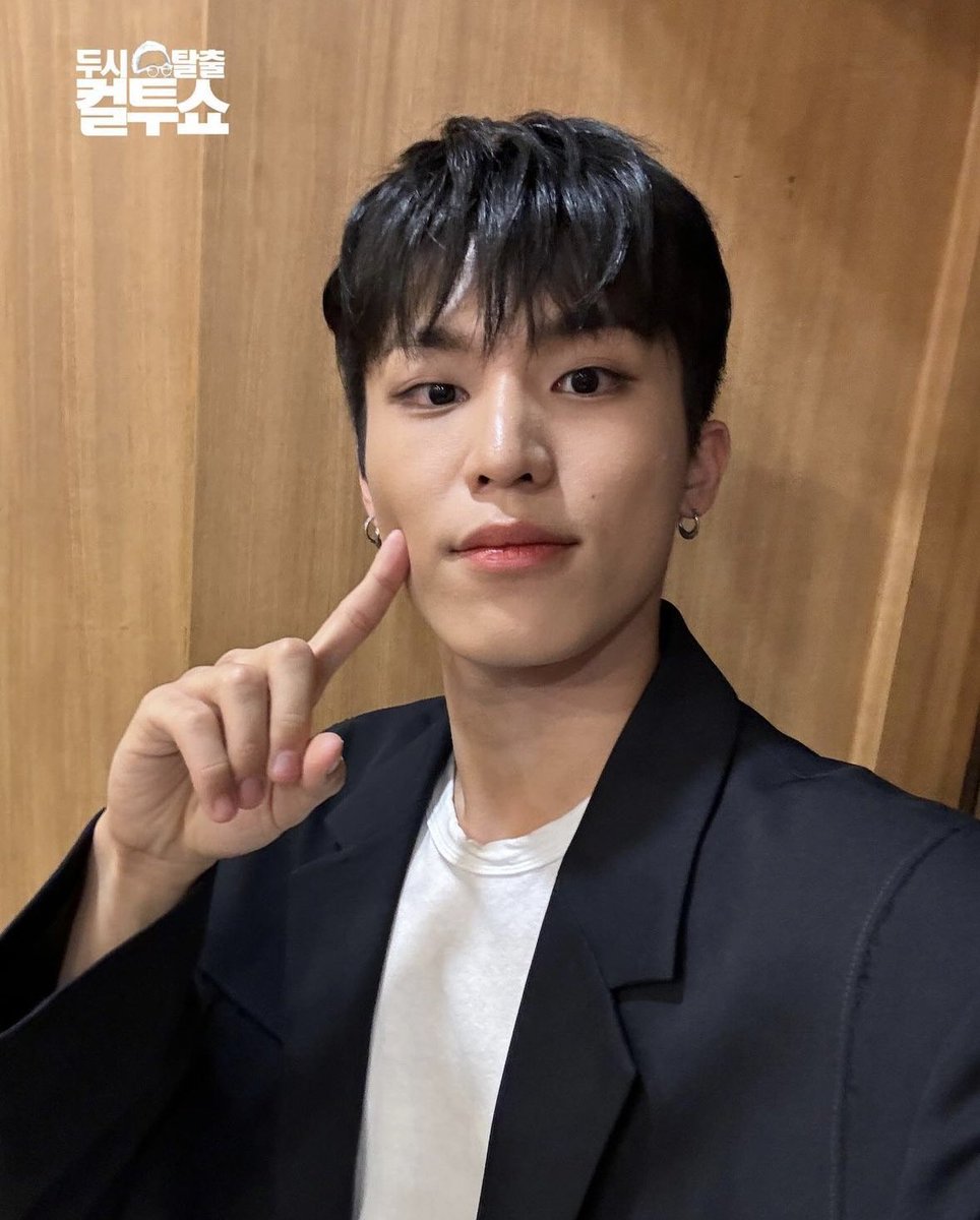iksanpjw's tweet photo. Park Jeongwoo Cultwo Show selca 🤍 #박정우 https://t.co/Or29l7y7cZ