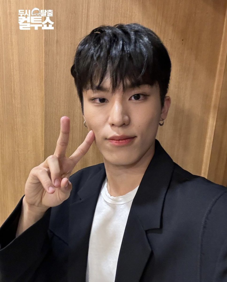 iksanpjw's tweet photo. Park Jeongwoo Cultwo Show selca 🤍 #박정우 https://t.co/Or29l7y7cZ