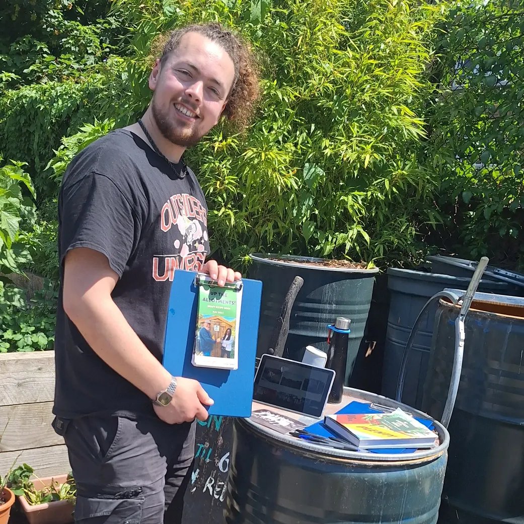 Eleanor Pearce (@eleanorpearce) on Twitter photo Art in the sunshine on Sunday at Manor Park Community Garden for the #upthealloments! Project. Inspired by Callum from <a href="/EastsideCH/">Eastside Community Heritage</a> presentation about the #heritage of Allotments in East London. Part of <a href="/NewhamHeritage/">Newham Heritage Month</a>
Thanks to <a href="/HeritageFundUK/">The National Lottery Heritage Fund</a> for supporting this work! Art in the sunshine on Sunday at Manor Park Community Garden for the #upthealloments! Project. Inspired by Callum from <a href="/EastsideCH/">Eastside Community Heritage</a> presentation about the #heritage of Allotments in East London. Part of <a href="/NewhamHeritage/">Newham Heritage Month</a>
Thanks to <a href="/HeritageFundUK/">The National Lottery Heritage Fund</a> for supporting this work!