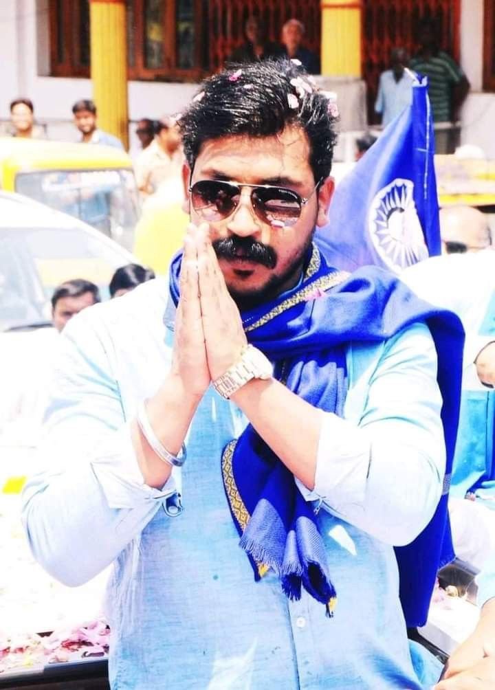 NazneenAkhtar23's tweet photo. नगीना से चंद्रशेखर ने इतिहास रच दिया है। वह 1 लाख से ज्यादा वोटों से जीते,,,,,,

यूपी में पिछले 20-25 सालों में कोई नेता चंद्रशेखर की तरह अपने दम पर चुनाव नहीं जीत पाया है।

यूपी में दलित यूथ को अपने नए लीडर का स्वागत करना चाहिए।
#ElectionsResults
#LokSabhaElections2024 https://t.co/l68TWys9zY