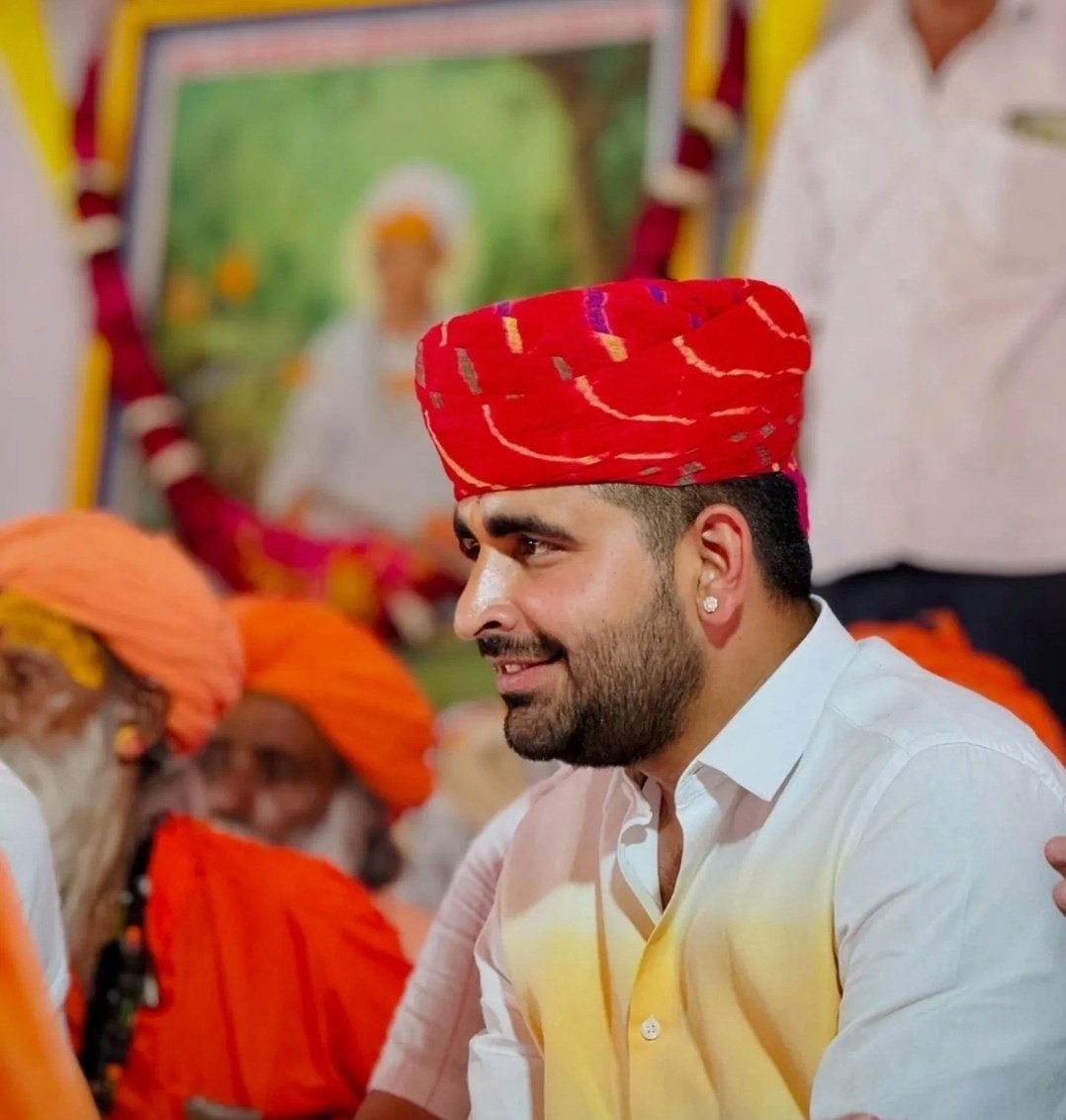 gopalrathore77's tweet photo. तेरी जीत में भी तेरे साथ, 
       तेरी हार में भी तेरे साथ, 
               आपके संघर्ष को सलाम 💐
                               @RavindraBhati__ https://t.co/M4IZ373wB1