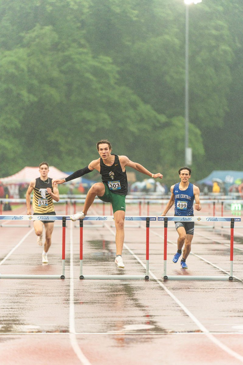 offh3n's tweet photo. Extremely blessed for a healthy senior year..
-First Year Hurdling-
~Top 5 indoor all time FC
~All conference both events
~Sectional champion (300H)
~Sectional Record (300H)
~School Record (300H)
~10th in State
@F_C_Athletics @FloydTrack @wku @TheManiacHiker @joshcookNT https://t.co/5KuDGwMWyY