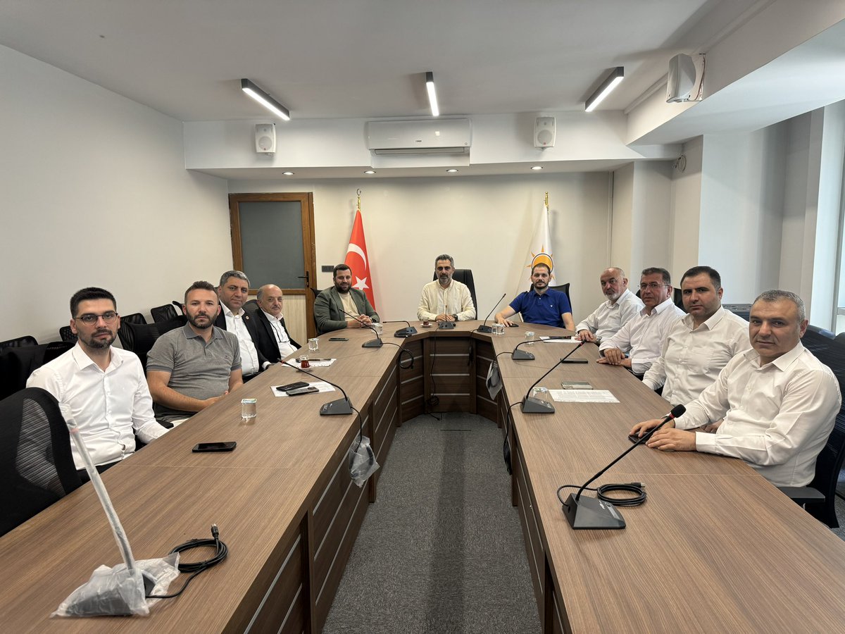 Haziran Ayı AK Parti Meclis Grup Toplantımızı Grup Başkan Vekilimiz <a href="/serdarorhan/">Serdar ORHAN</a> ve Meclis Üyelerimizin katılımı ile gerçekleştirdik.

Toplantımızın hayırlara vesile olmasını diliyorum.

<a href="/atasehirakparti/">AK Parti Ataşehir</a> 
<a href="/MEjderBatur/">Dr.M.Ejder BATUR</a> 
<a href="/osmannnurika/">Osman Nuri Kabaktepe</a>