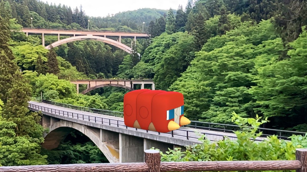 game7400's tweet photo. 3つのアーチが1ヶ所に重なる世にも珍しいアーチ三兄弟。たまたま電車が走ってました
#GOsnapshot https://t.co/IhOFaBkw7R