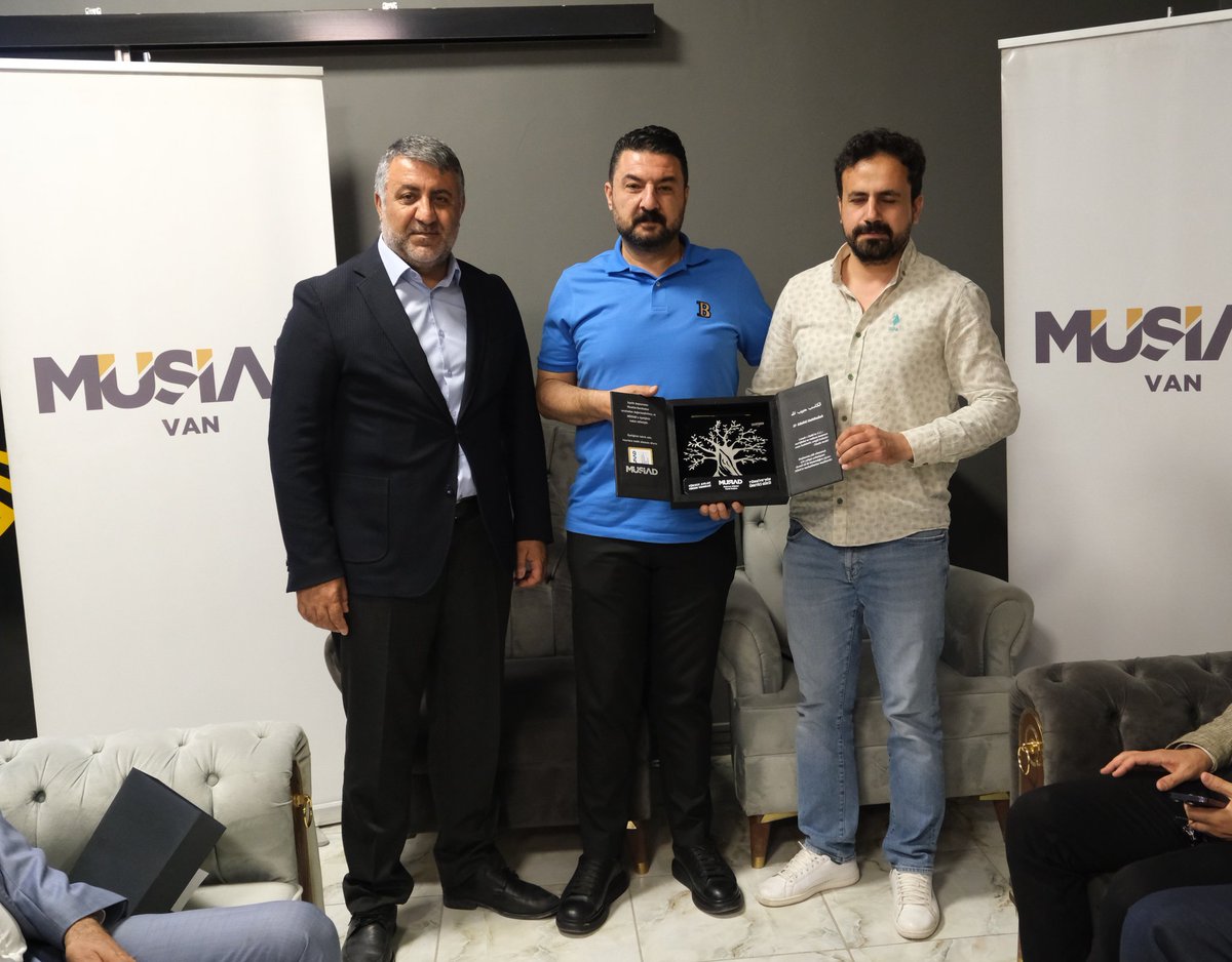 MUSIADVan's tweet photo. MÜSİAD VAN ŞUBEMİZE Yeni katılan Üyelerimizin Üye KİT'lerinin takdimi programını gerçekleştirdik.
@bulentkaplan65 @MehmetOzak @Hikmet_Bayramm @Halil10031491 Yeni üyelerimizin aramıza katılmalarından sevinç duyduk hoş geldiniz safalar verdiniz.
@MahmutAsmali @ErtugrulBalibay https://t.co/hloJiF7OIm